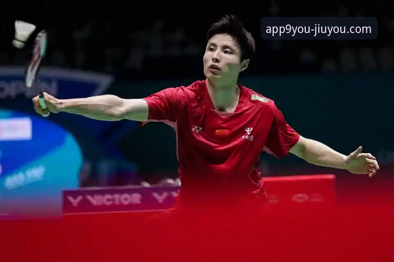 国羽男单八年首冠！石宇奇亚锦赛登顶最新战报，九游体育平台同步解析